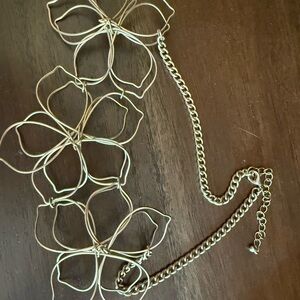 Elegant Gold tone Floral Chain necklace